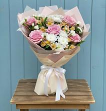 Букет цветов из:  Гвоздики, Орхидеи и Розы в Верхошижемье