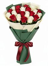 Букет Микс из красных и белых роз в Верхошижемье