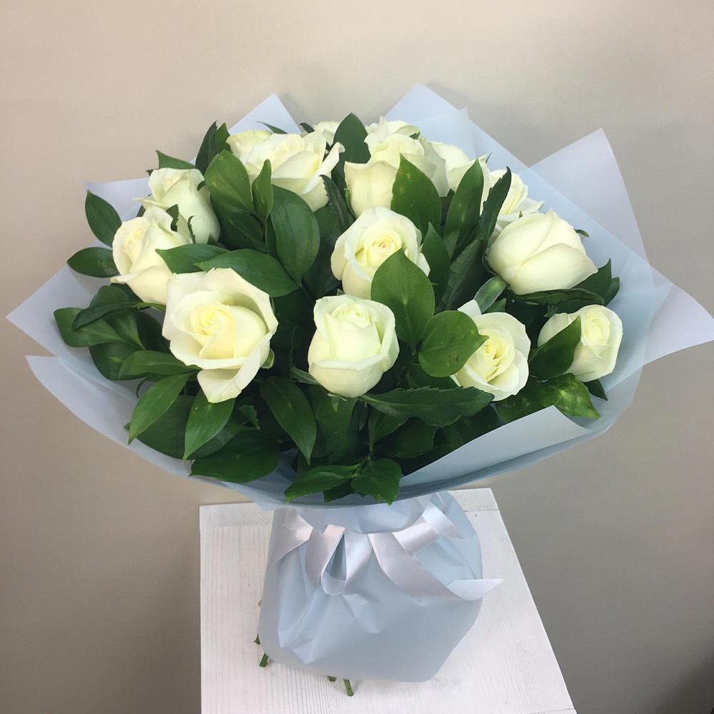 Букет 15 Белых роз Проуд в Верхошижемье