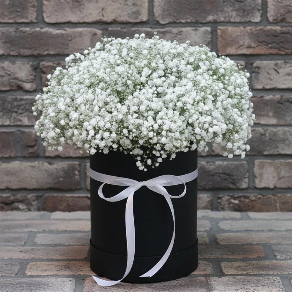 Цветочная композиция из Гипсофила в шляпной коробке в Верхошижемье