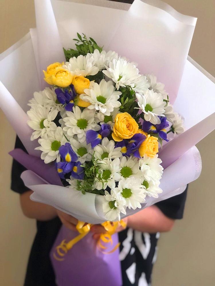 Букет цветов из: Ирисы, Хризантемы и Розы в Верхошижемье