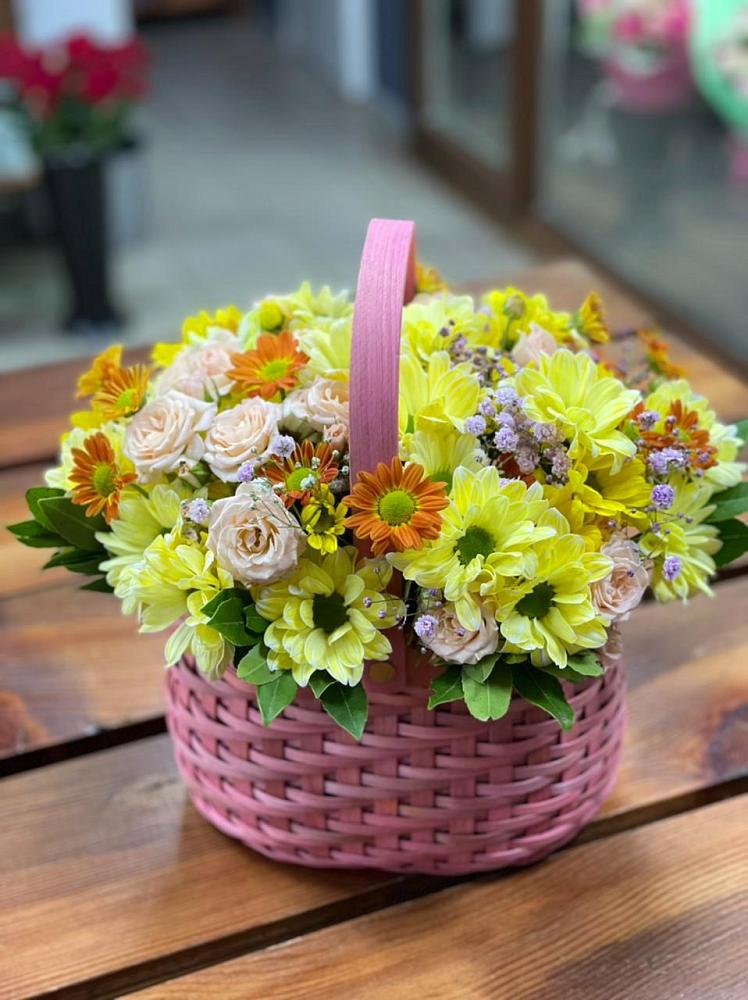 Цветочная композиция из Хризантемы и Розы в корзине в Верхошижемье