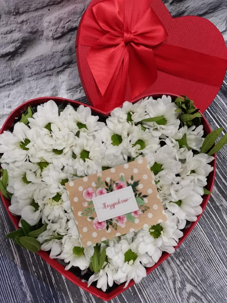 Цветочная композиция из Хризантемы в виде сердца в Верхошижемье