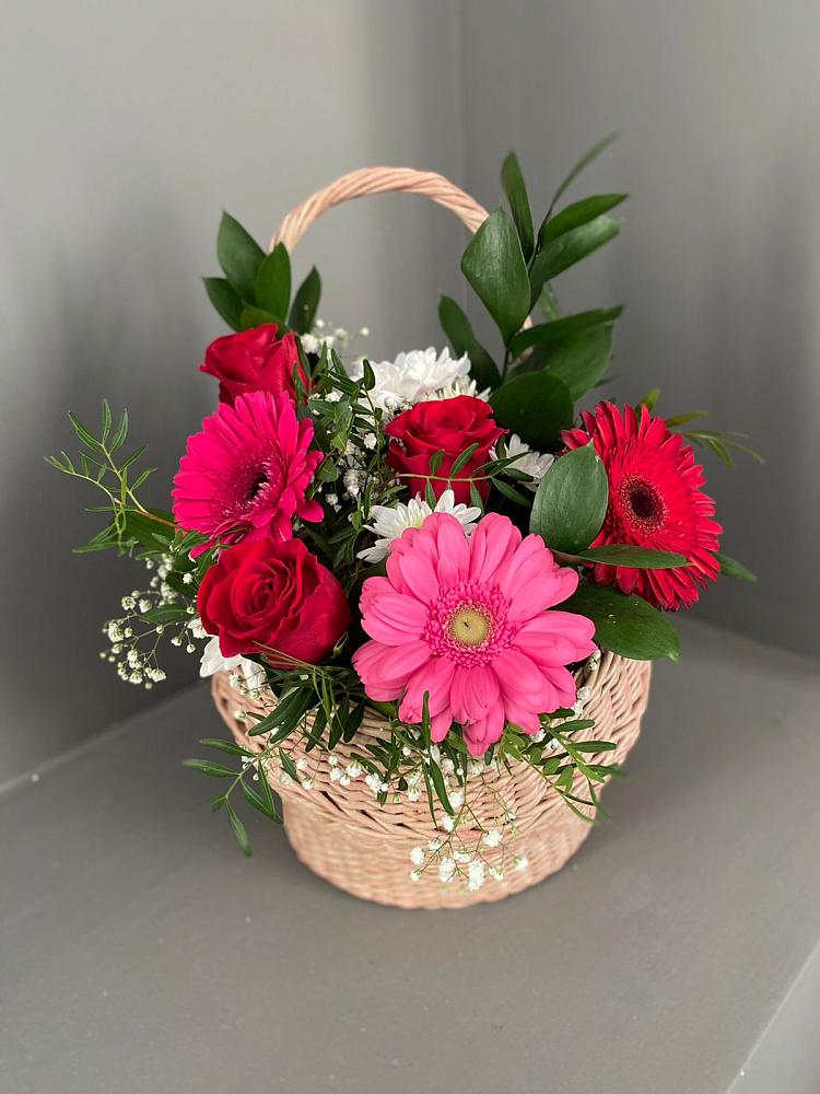 Цветочная композиция из Розы, Хризантемы и Герберы в корзине в Верхошижемье