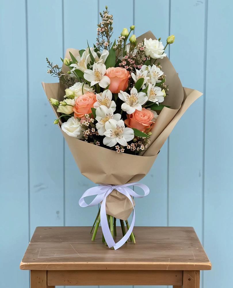 Букет цветов из: Альстромерии, Лизиантусы, Розы и Хризантемы в Верхошижемье