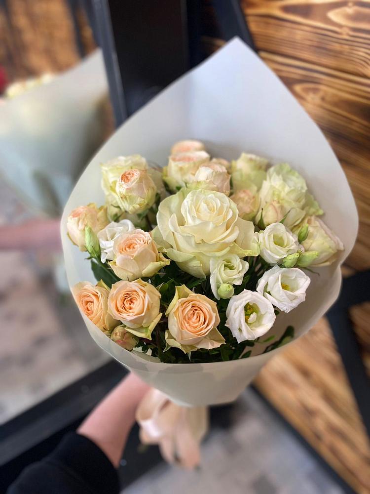 Букет цветов из: Розы и Лизиантусы в Верхошижемье