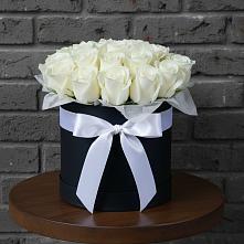 Цветочная композиция из Розы в шляпной коробке в Верхошижемье